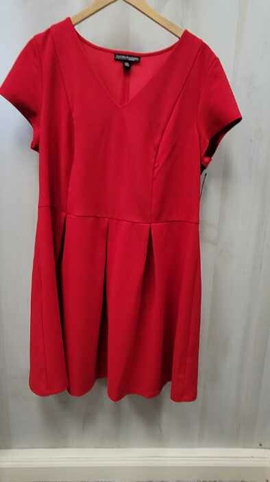 Danilo Boutique Pleated V-Neck Dress