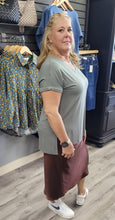 Load image into Gallery viewer, DOUBLE ZERO satin mid length skirt
