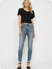 Load image into Gallery viewer, Judy Blue HW Skinny Vintage Wash Destroyed Hem
