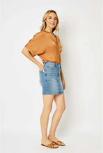 Load image into Gallery viewer, Judy Blue High Waist Medium Blue skirt
