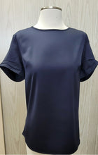 Load image into Gallery viewer, GiGio Satin Top with plated sleeves
