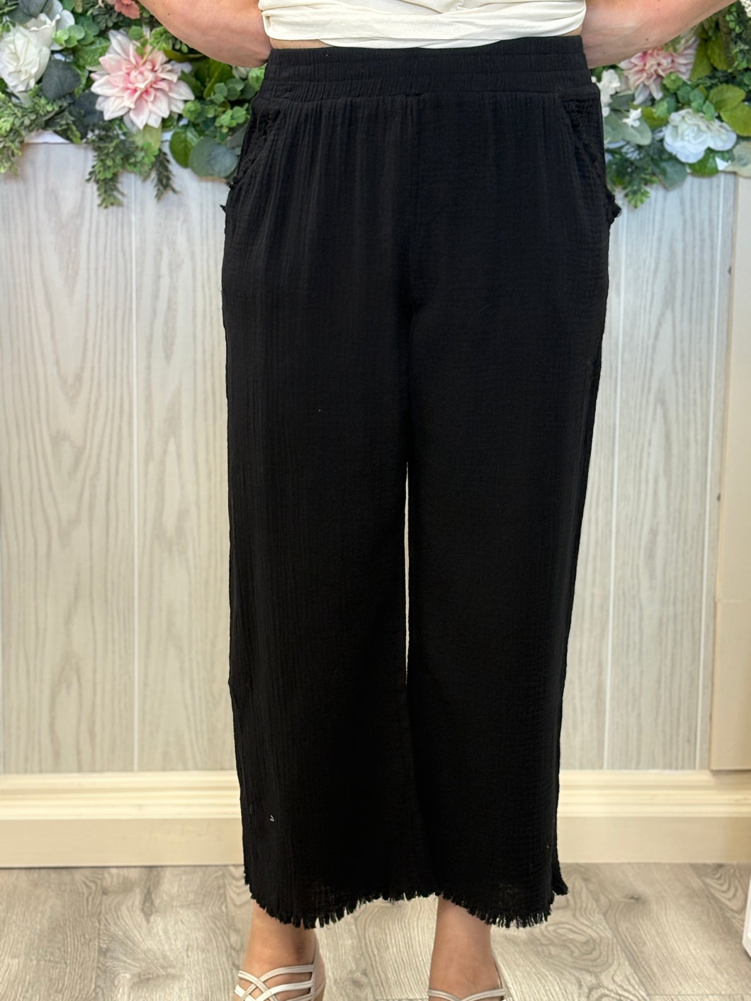 Umgee Black wide leg gauze frayed hem pants